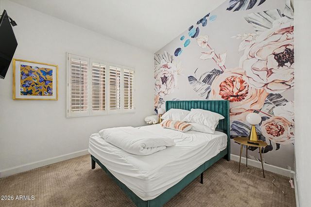 8143 E MICHELLE Drive, Scottsdale, AZ 85255