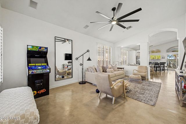 8143 E MICHELLE Drive, Scottsdale, AZ 85255
