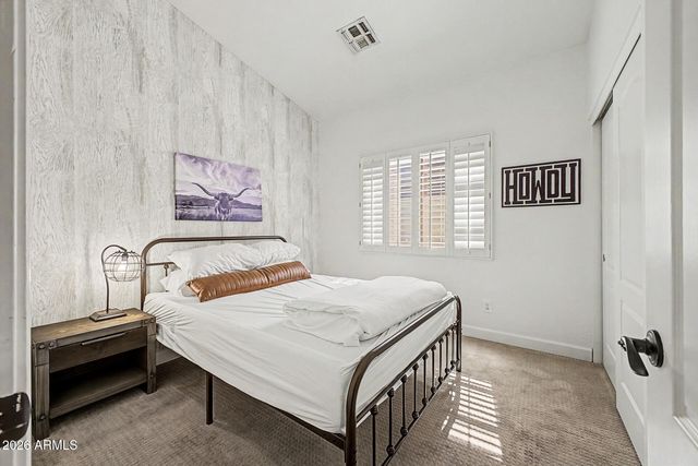 8143 E MICHELLE Drive, Scottsdale, AZ 85255