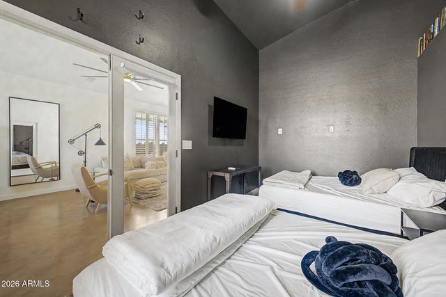 8143 E MICHELLE Drive, Scottsdale, AZ 85255