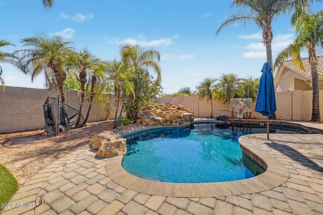 8143 E MICHELLE Drive, Scottsdale, AZ 85255