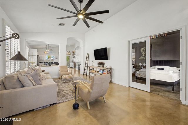 8143 E MICHELLE Drive, Scottsdale, AZ 85255
