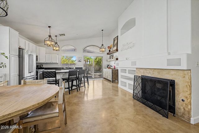 8143 E MICHELLE Drive, Scottsdale, AZ 85255