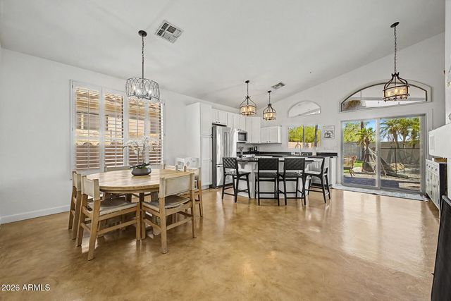 8143 E MICHELLE Drive, Scottsdale, AZ 85255