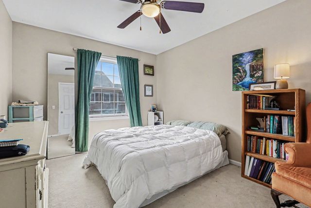 2S750 Grove Lane 23-C, Warrenville, IL 60555