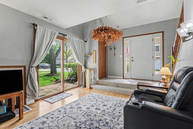 2S750 Grove Lane 23-C, Warrenville, IL 60555