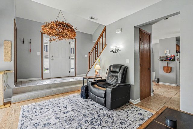 2S750 Grove Lane 23-C, Warrenville, IL 60555