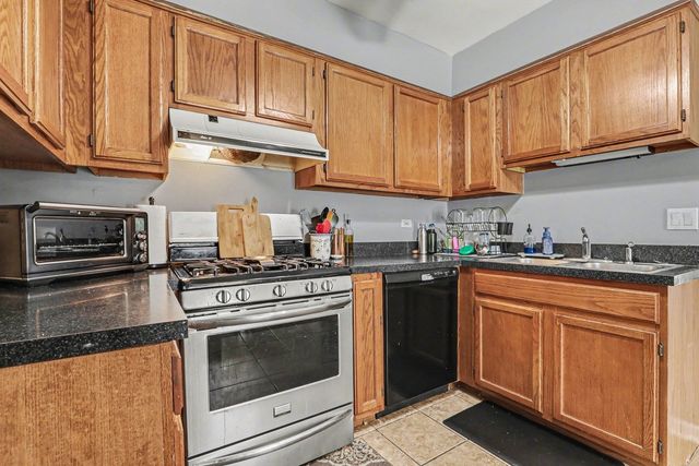 2S750 Grove Lane 23-C, Warrenville, IL 60555