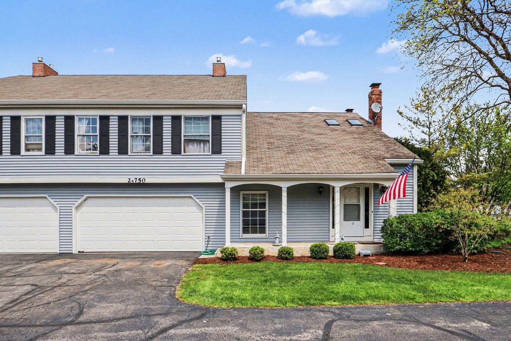 2S750 Grove Lane 23-C, Warrenville, IL 60555