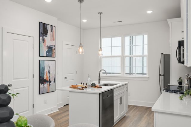 700 N DuPont Ave Unit 102, Madison, TN 37115