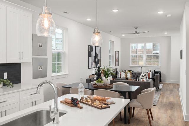 700 N DuPont Ave Unit 102, Madison, TN 37115