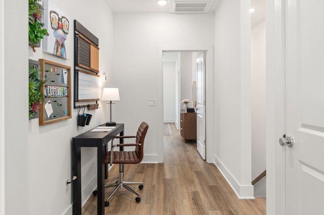 700 N DuPont Ave Unit 102, Madison, TN 37115