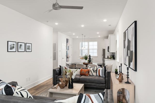 700 N DuPont Ave Unit 102, Madison, TN 37115