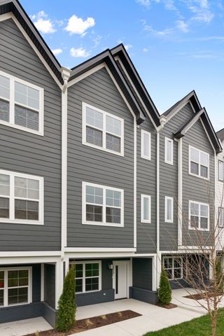 700 N DuPont Ave Unit 102, Madison, TN 37115