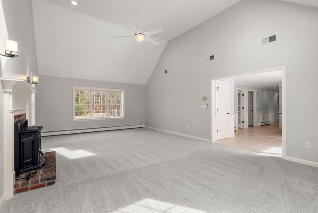 9 Old Towne Way, Sturbridge, MA 01518