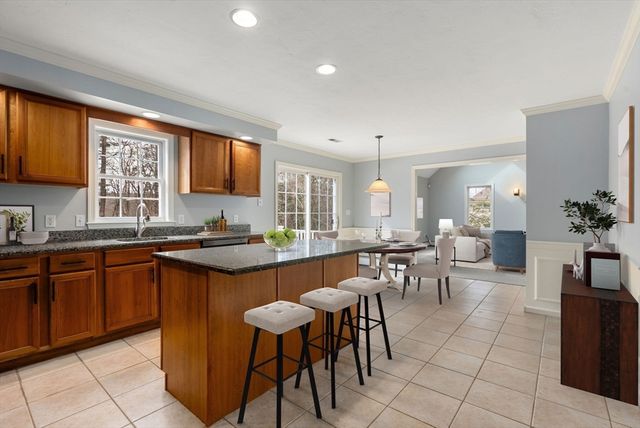 9 Old Towne Way, Sturbridge, MA 01518