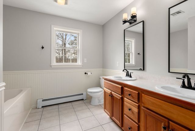 9 Old Towne Way, Sturbridge, MA 01518