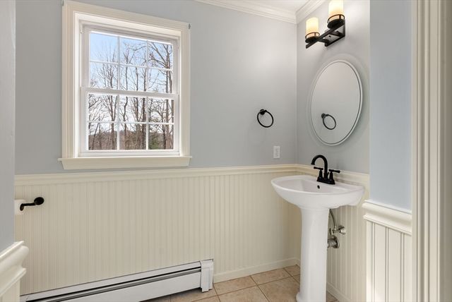 9 Old Towne Way, Sturbridge, MA 01518