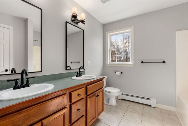 9 Old Towne Way, Sturbridge, MA 01518