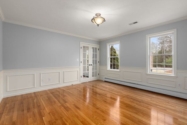 9 Old Towne Way, Sturbridge, MA 01518