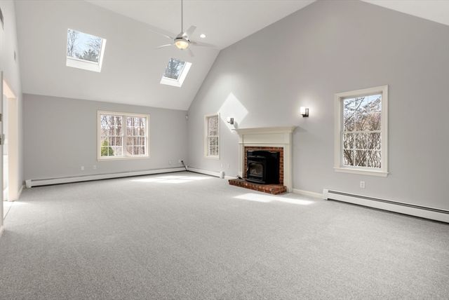 9 Old Towne Way, Sturbridge, MA 01518