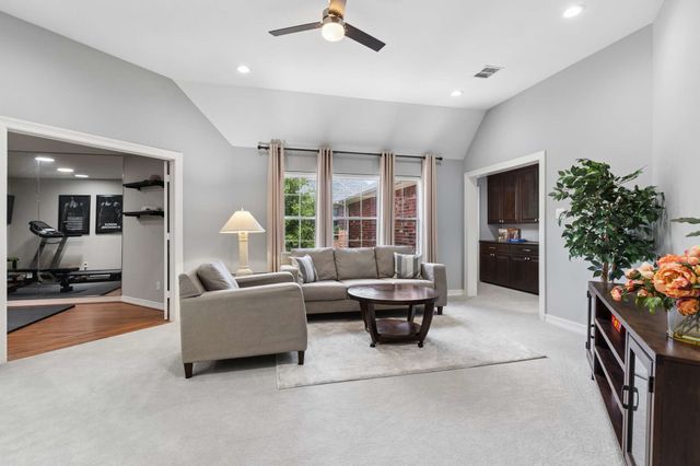 801 Glendevon Drive, Mckinney, TX 75071