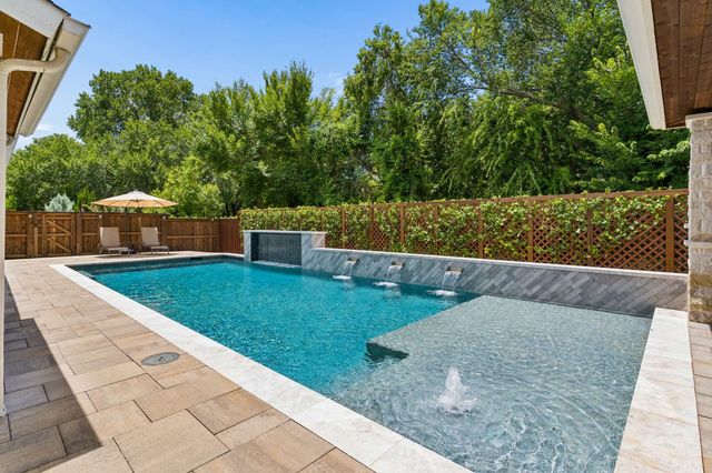 801 Glendevon Drive, Mckinney, TX 75071