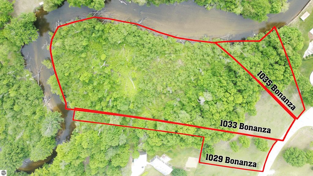 Image 2 of property listing at 1035 Bonanza Lane, Weidman, MI 48893