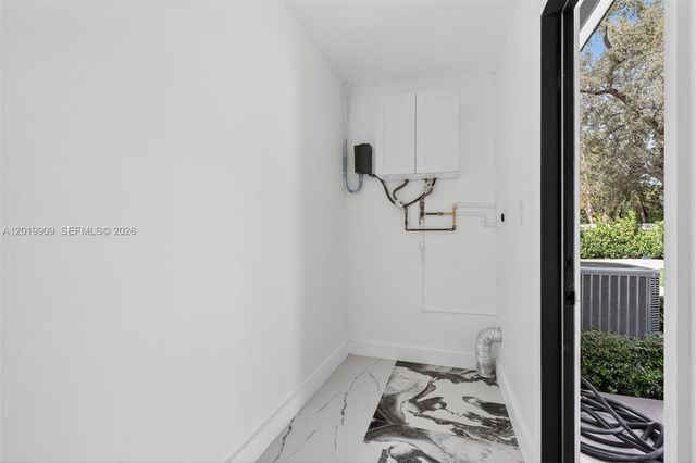 53 NW 68th St, Miami, FL 33150