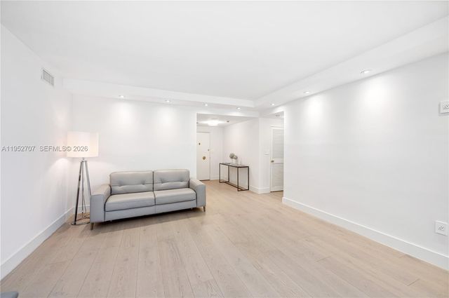 5255 Collins Ave 4A, Miami Beach, FL 33140