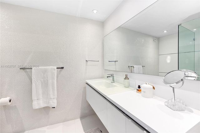 5255 Collins Ave 4A, Miami Beach, FL 33140