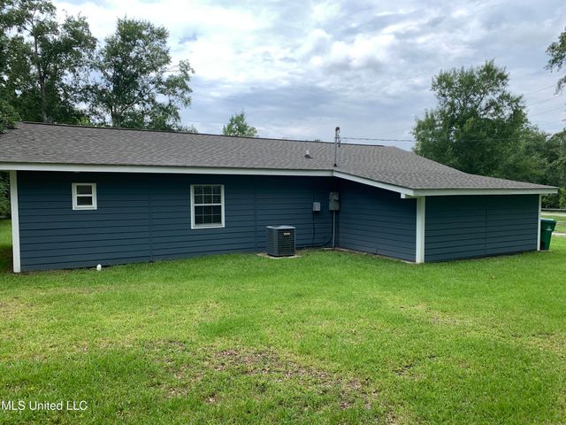 10085 Paradise Lane, Bay Saint Louis, MS 39520