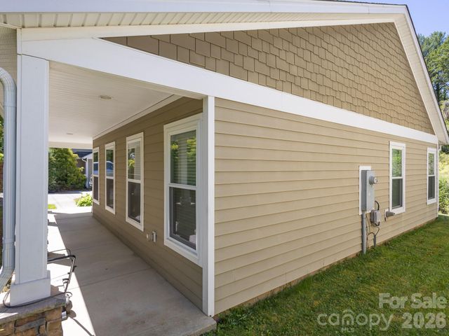 128 Lower Grassy Branch Road, Asheville, NC 28805