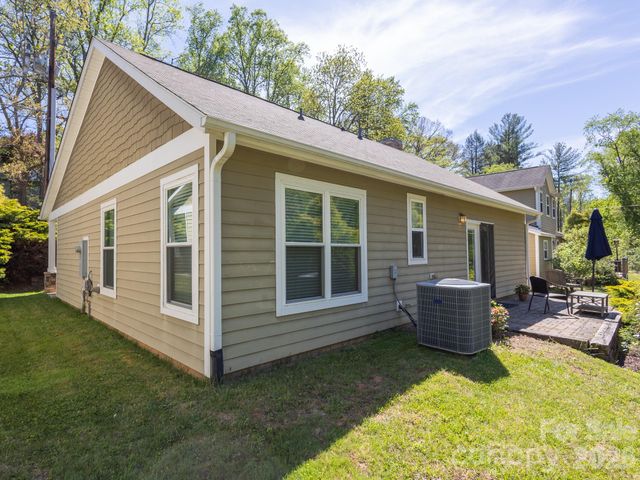 128 Lower Grassy Branch Road, Asheville, NC 28805