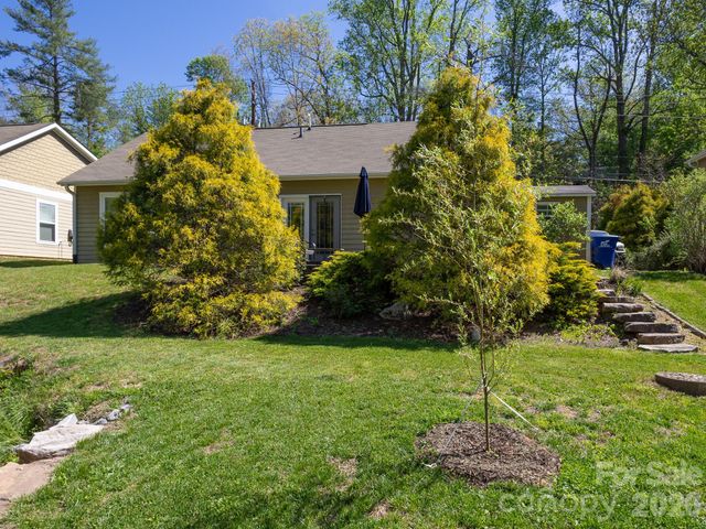 128 Lower Grassy Branch Road, Asheville, NC 28805
