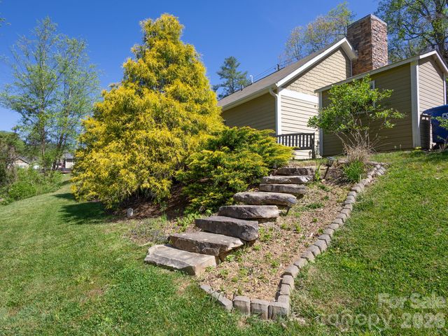 128 Lower Grassy Branch Road, Asheville, NC 28805