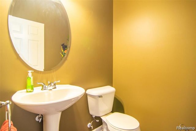 51171 Brompton, Novi, MI 48374