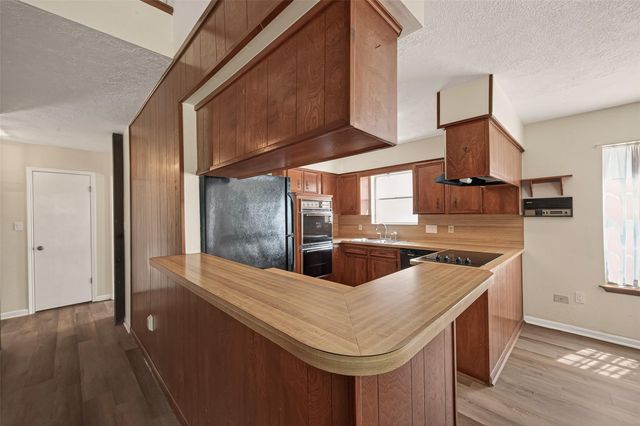 1823 Pinewood Court, Sugar Land, TX 77498