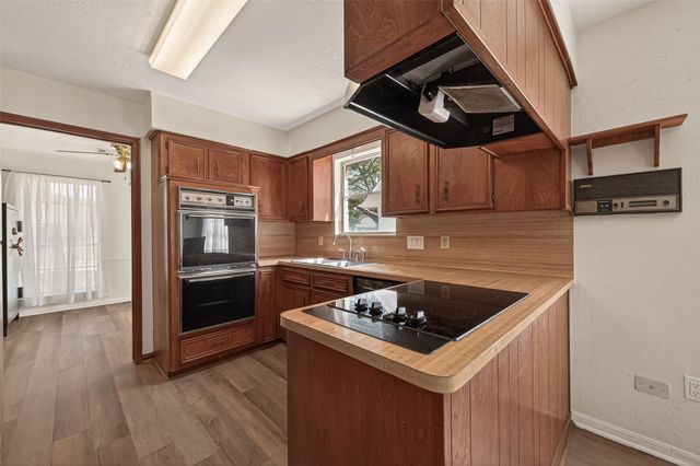 1823 Pinewood Court, Sugar Land, TX 77498