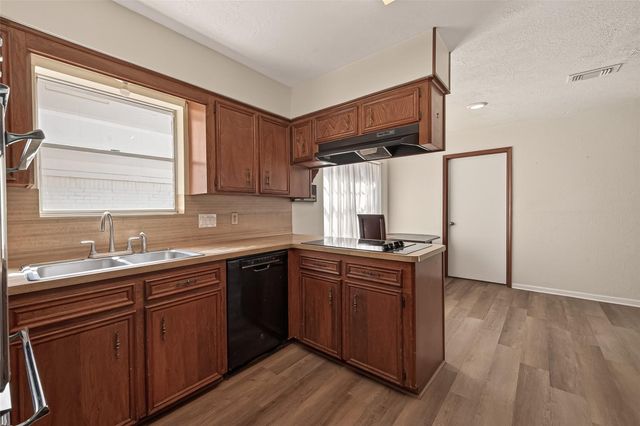 1823 Pinewood Court, Sugar Land, TX 77498