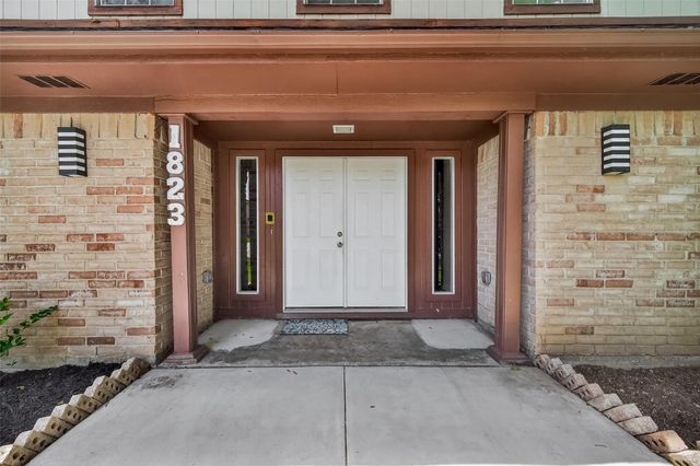 1823 Pinewood Court, Sugar Land, TX 77498