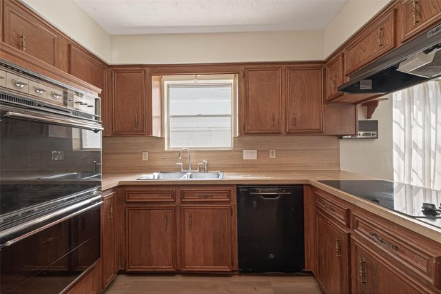 1823 Pinewood Court, Sugar Land, TX 77498