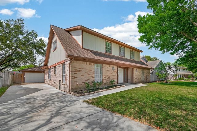 1823 Pinewood Court, Sugar Land, TX 77498