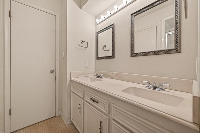 1823 Pinewood Court, Sugar Land, TX 77498