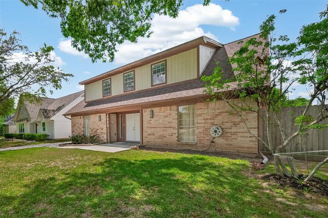 1823 Pinewood Court, Sugar Land, TX 77498