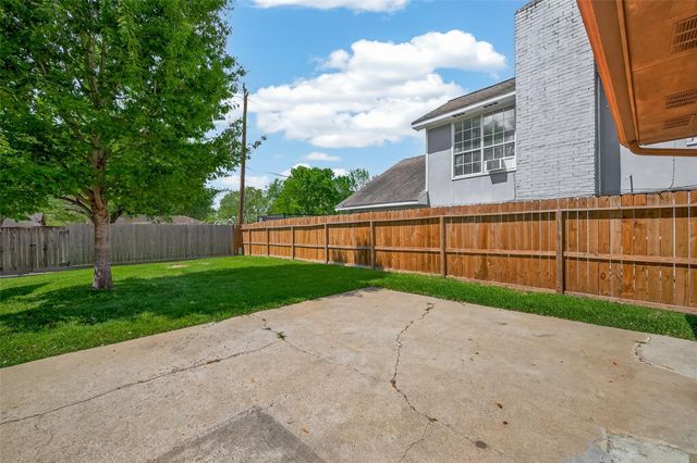 1823 Pinewood Court, Sugar Land, TX 77498