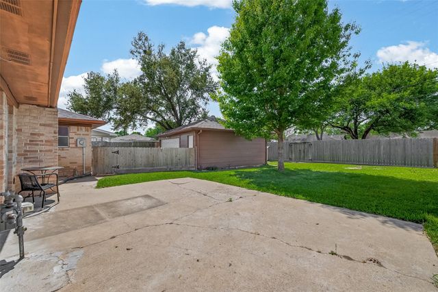 1823 Pinewood Court, Sugar Land, TX 77498