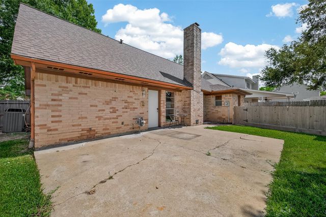 1823 Pinewood Court, Sugar Land, TX 77498