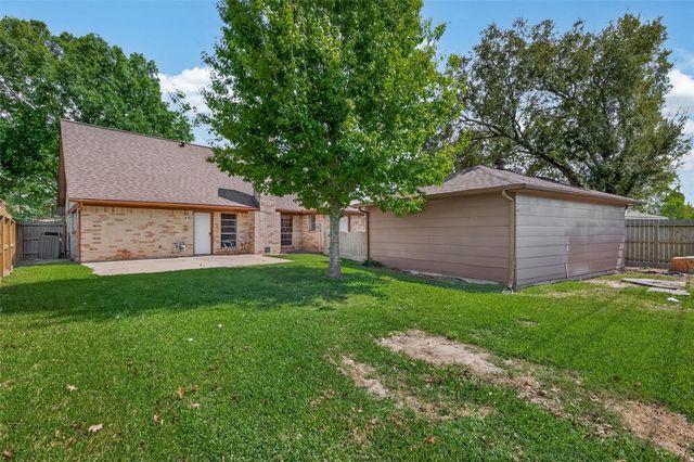 1823 Pinewood Court, Sugar Land, TX 77498