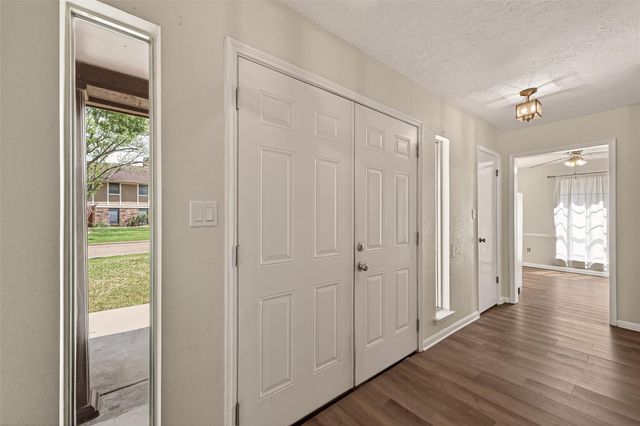 1823 Pinewood Court, Sugar Land, TX 77498